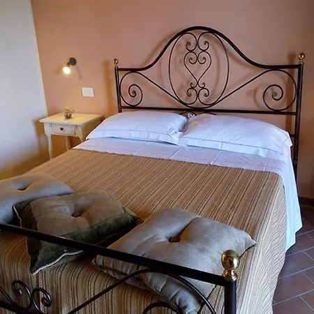 Holiday On A Farm In Umbria בטונה